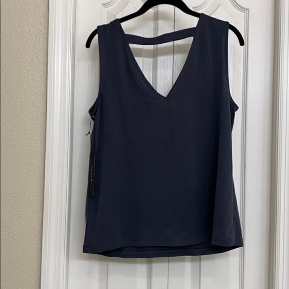 Tahari Sexy Top    - Picture 2 of 6